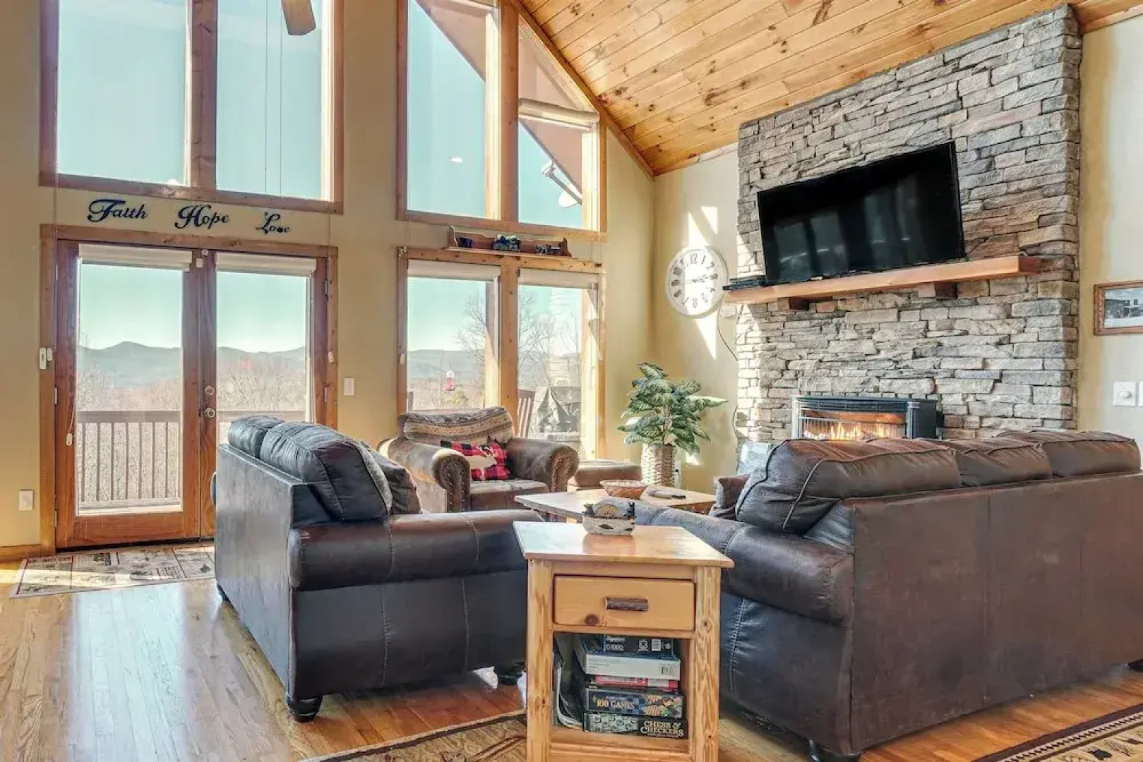 Pool, Hot Tub & Mountain Views: Cleveland Cabin