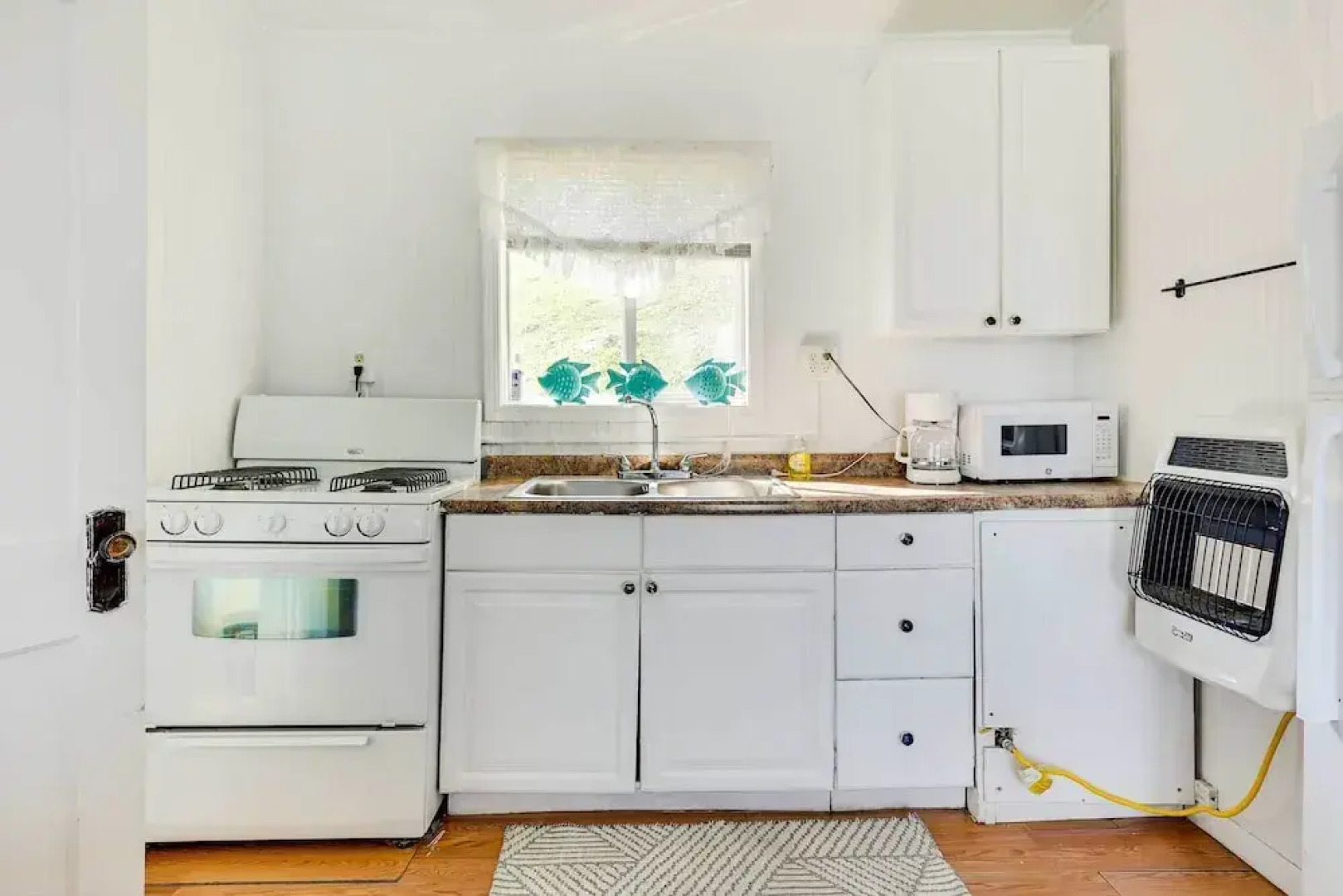 Scenic Geneva Cottage w/ Lake Erie Beach Access!