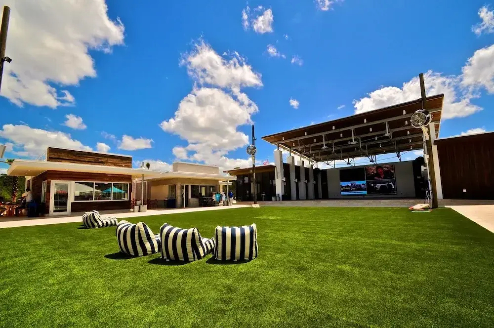 Time to Chill 3 Bedroom Condo By Coastal Dreamin