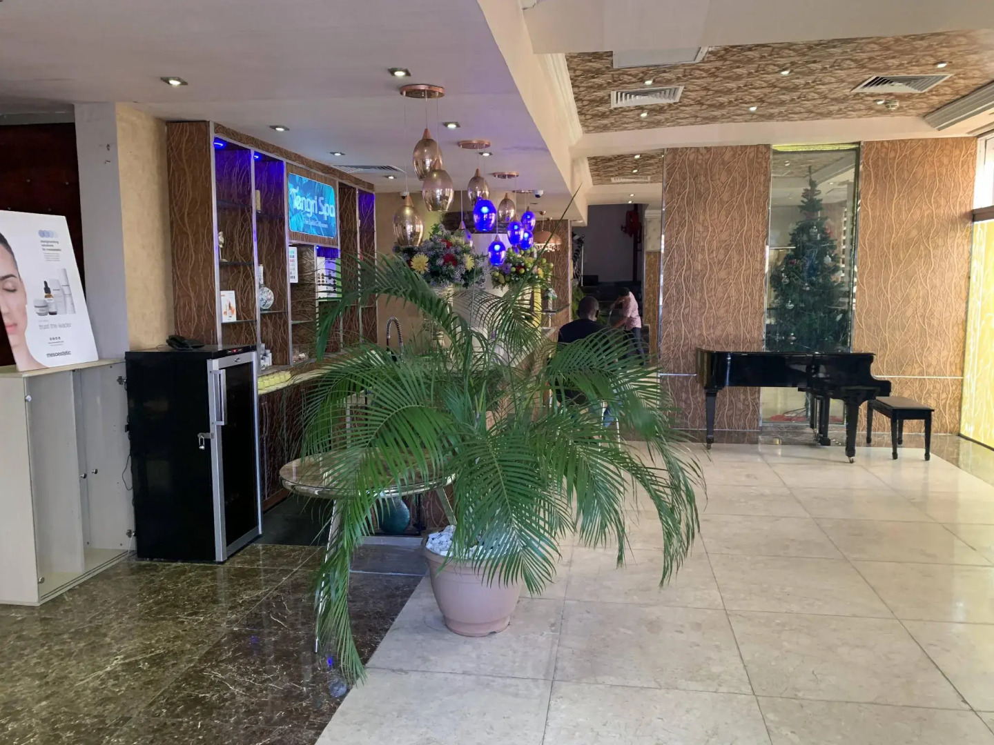 Caesar's Luxury Hotel	