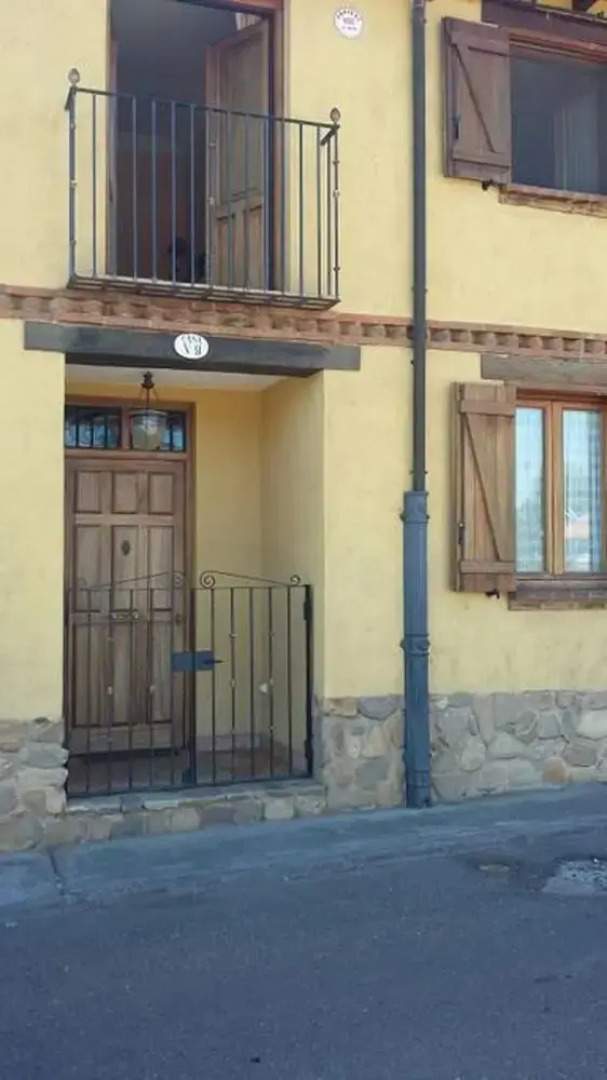 House With 4 Bedrooms in Ribaseca, With Wonderful City View, Enclosed Garden and Wifi