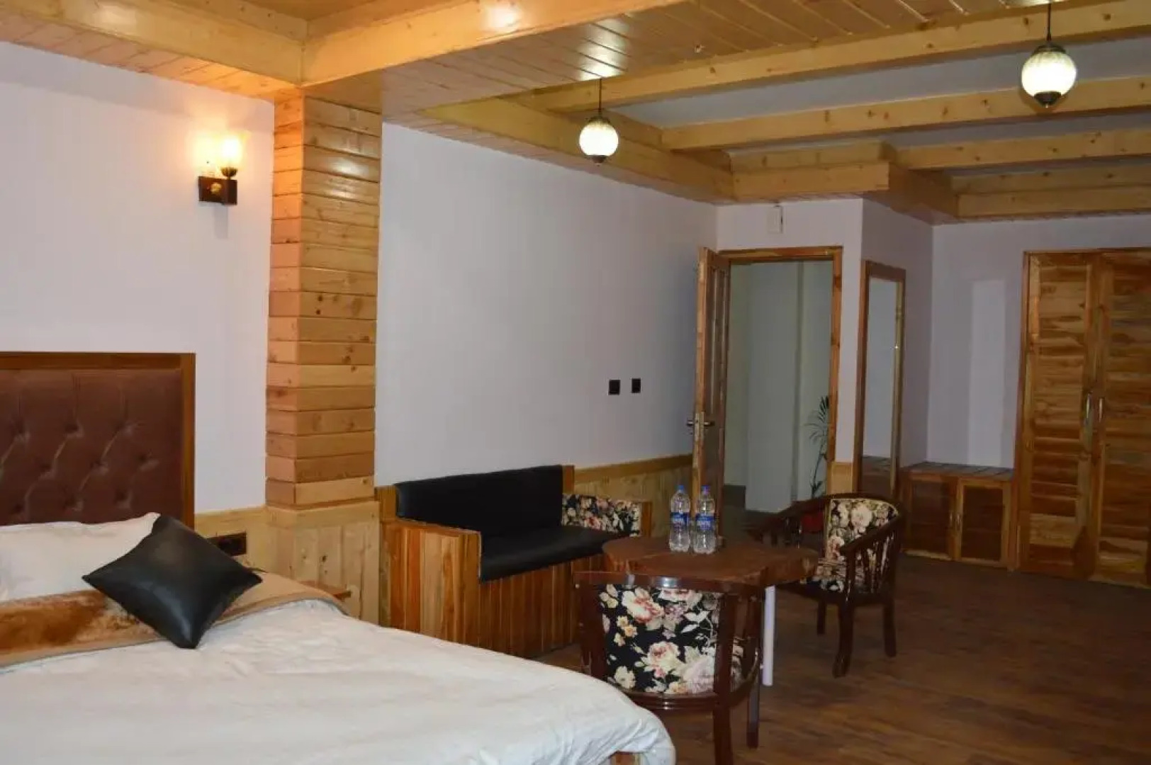 The Woodward Two By Oyo Room