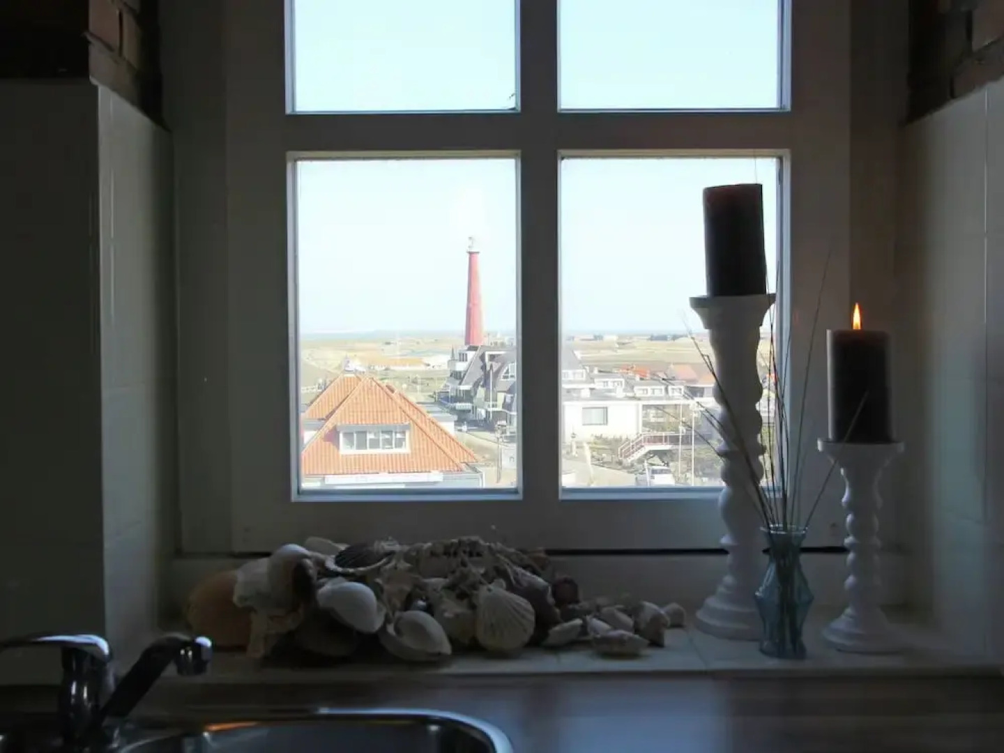 Vintage Holiday Home in Huisduinen near Sea Beach & Center