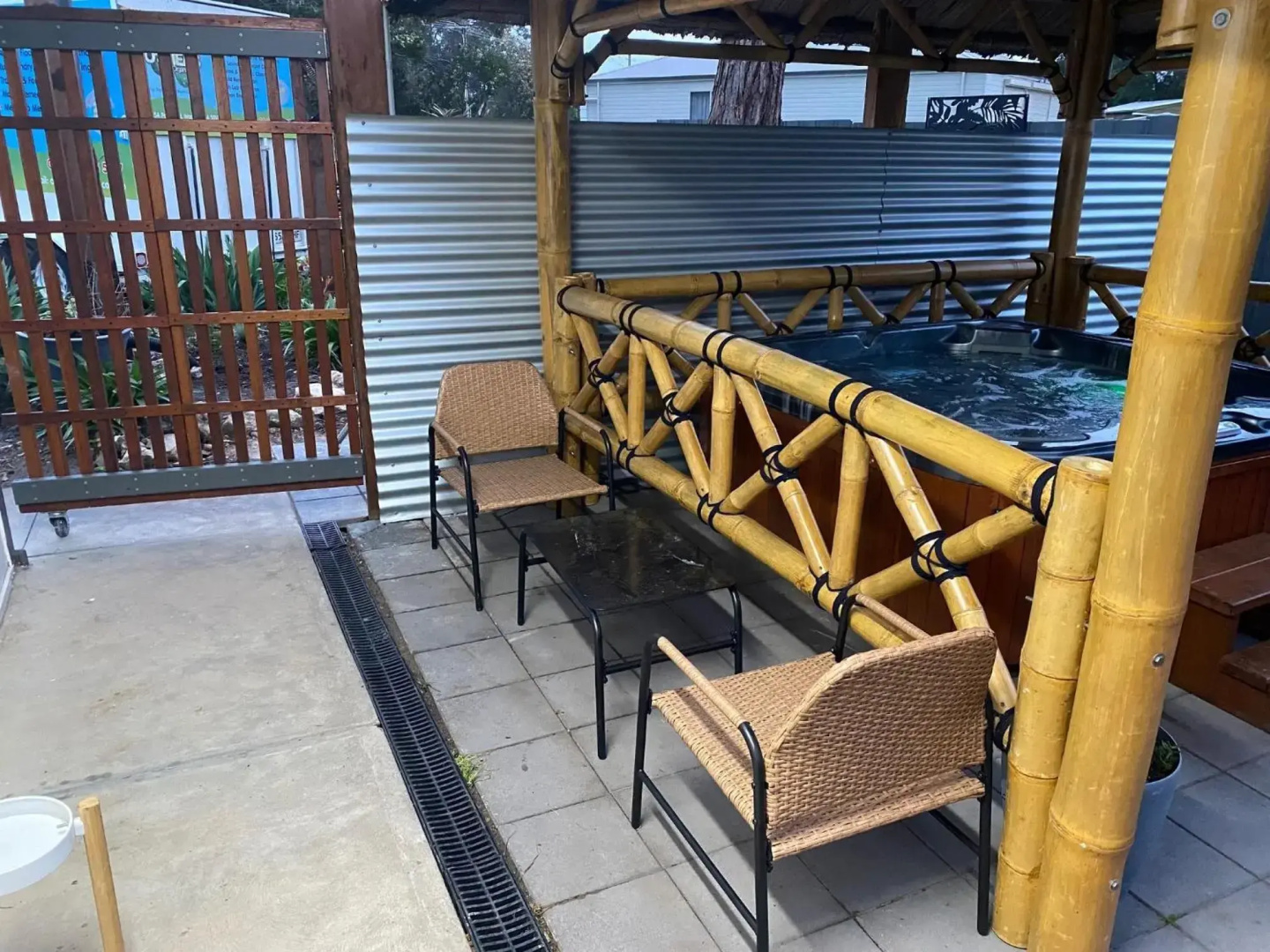 Investigator Beach Breeze Apartments U3