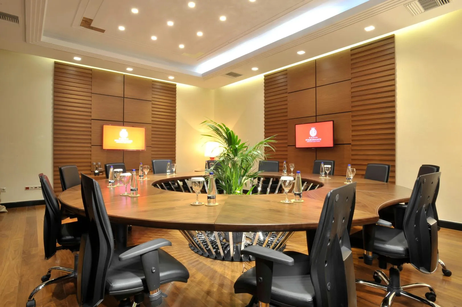 Отель Pomegranate Wellness Spa