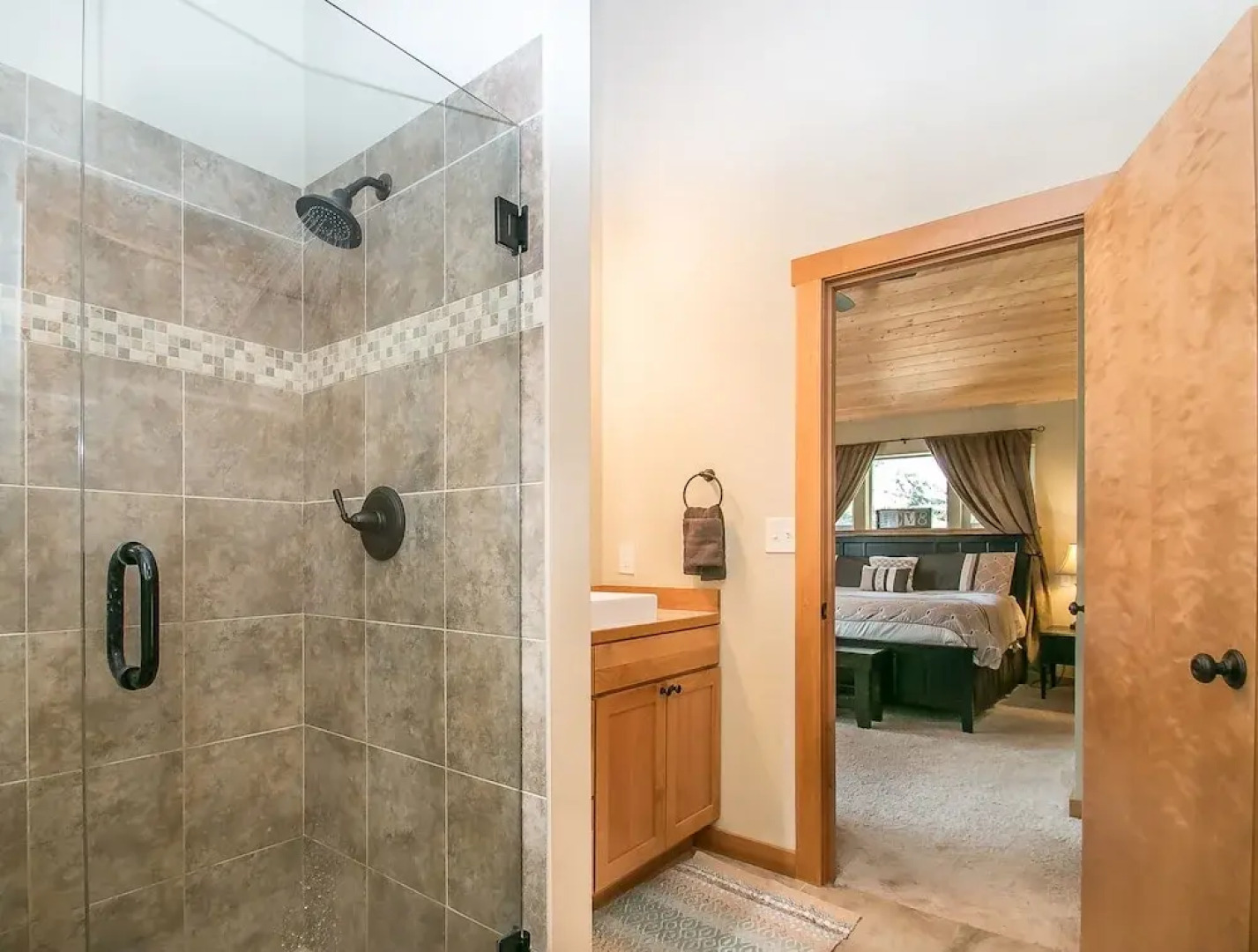 Salmon Chalet Chalet 2 NW Comfy Cabins