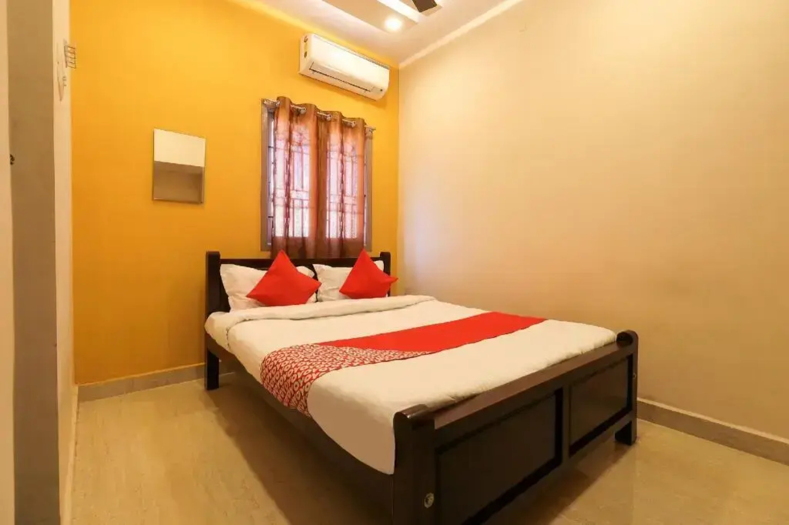 Neomaxian Tower by OYO Rooms