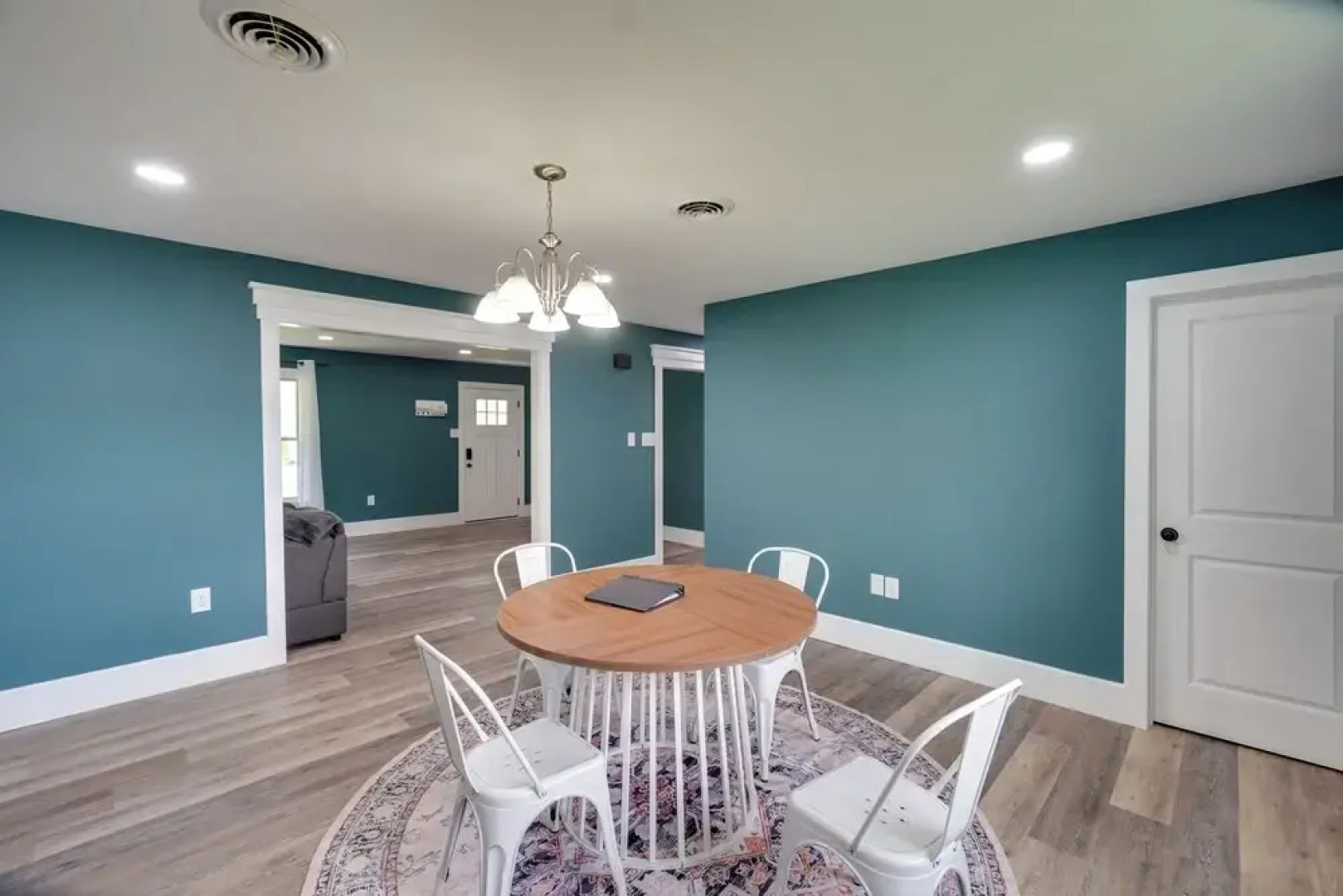 Walk to Stores: Home in Historic Shepherdstown!