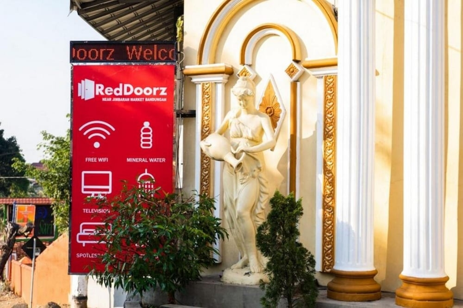 RedDoorz Near Jimbaran Market Bandungan