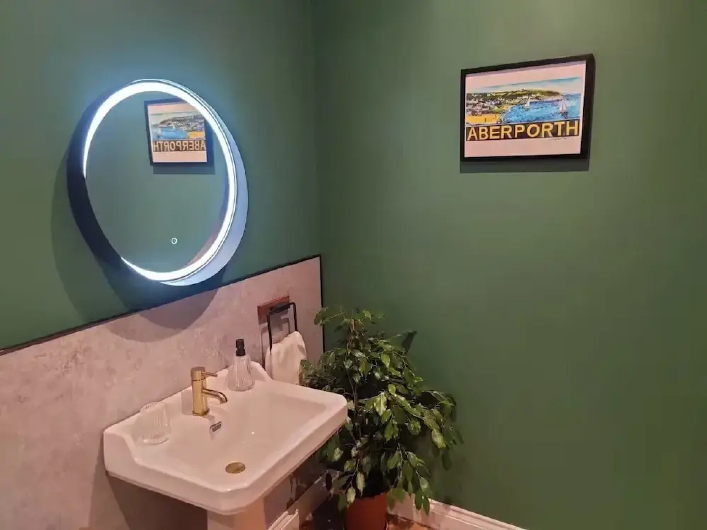 2-bed Coastal Cottage - Sleeps 4 - Pet Friendly