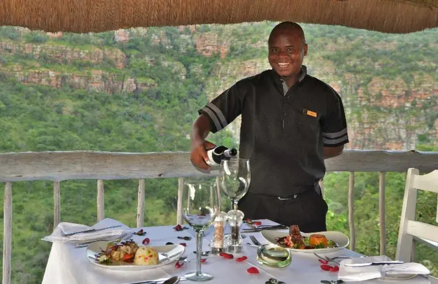 Clifftop Exclusive Safari Hideaway Lodge - All Inclusive