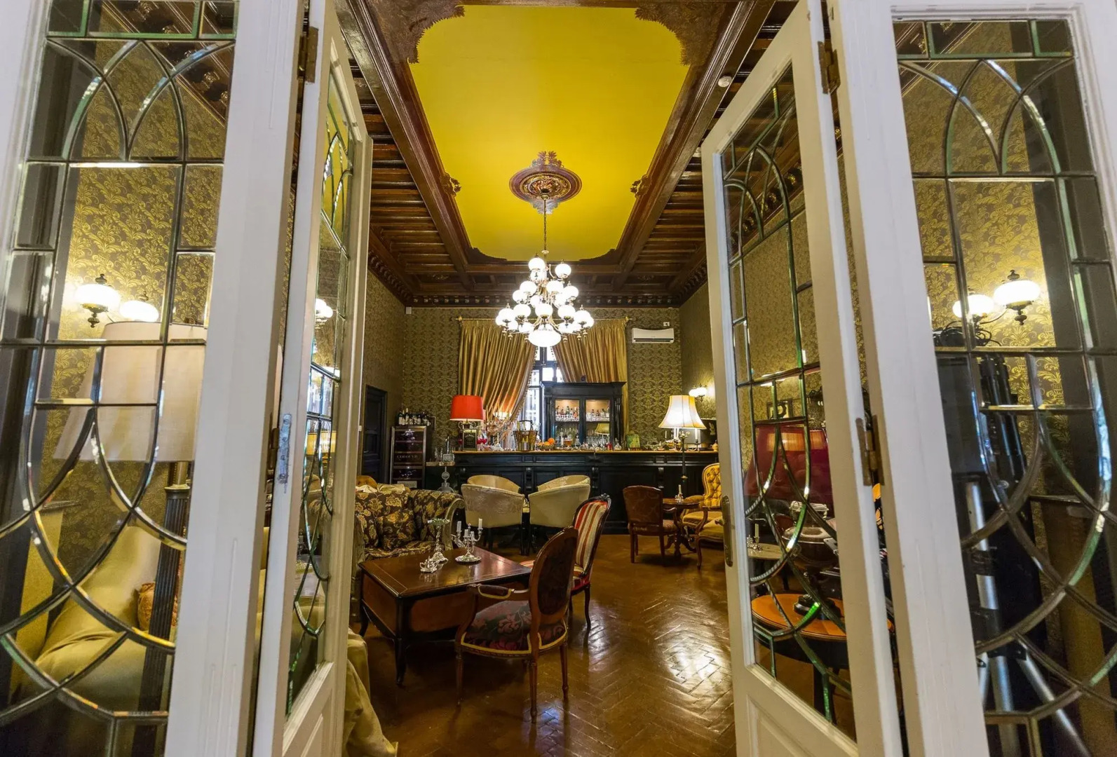 Grand Boutique Hotel