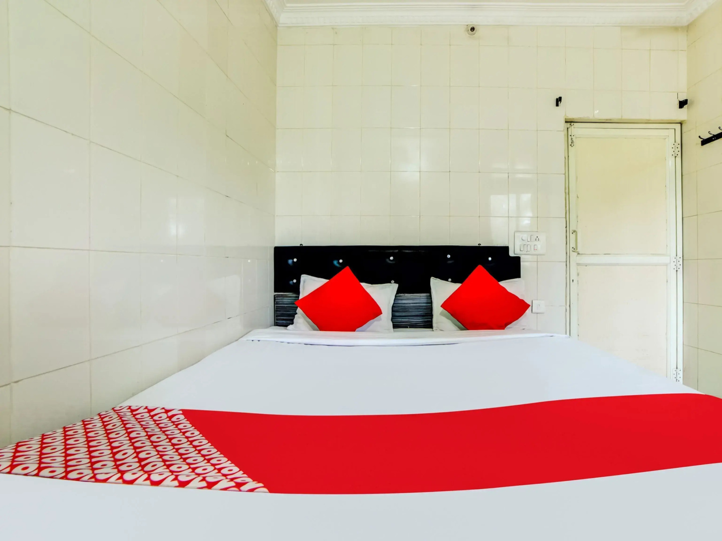OYO 29087 Hotel Golden Pride
