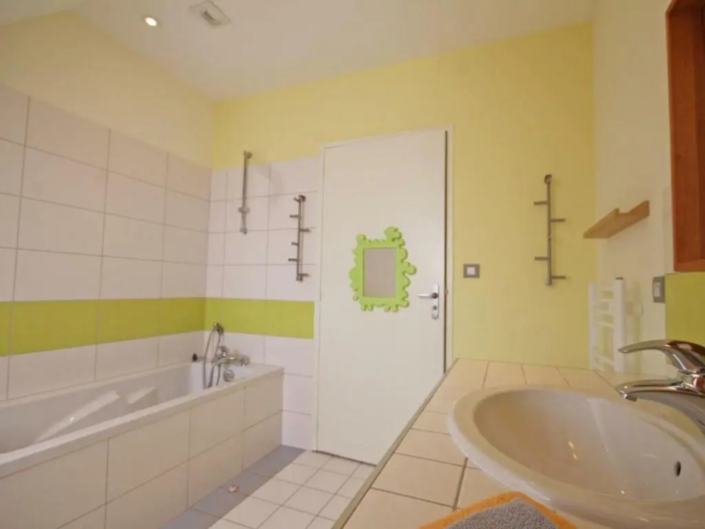 Gîte Juvigny-Sous-Andaine, 6 pièces, 12 personnes - FR-1-497-18