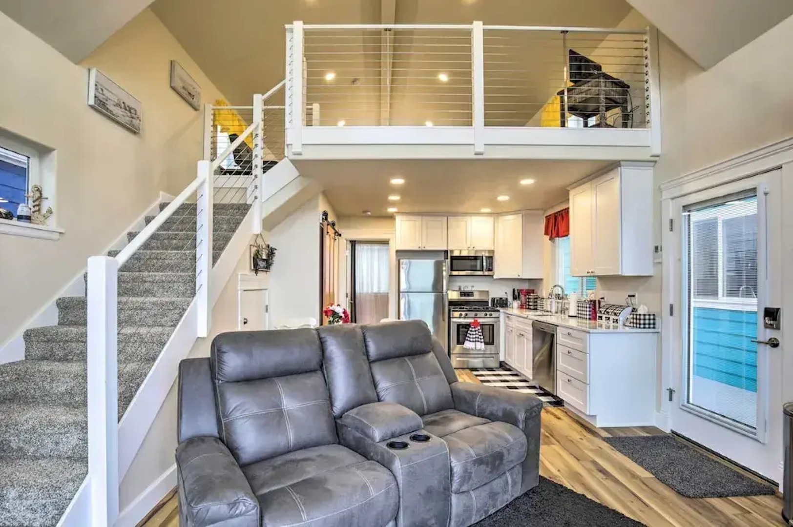 Peaceful Winter Retreat: Oregon Coastline Beach!