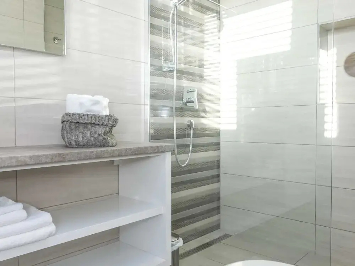 Luxury Villa With Private Pool, Great sea View, Near the Beach