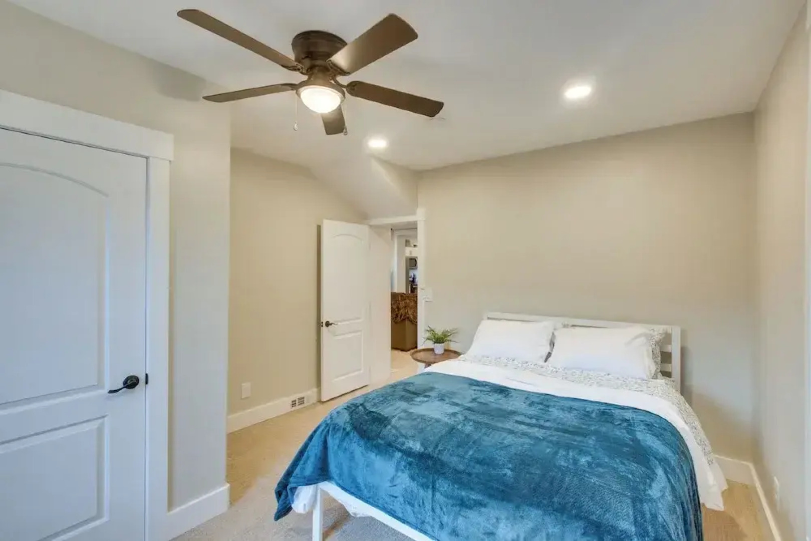 Stylish Logan Retreat w/ Smart TV + Central A/c!