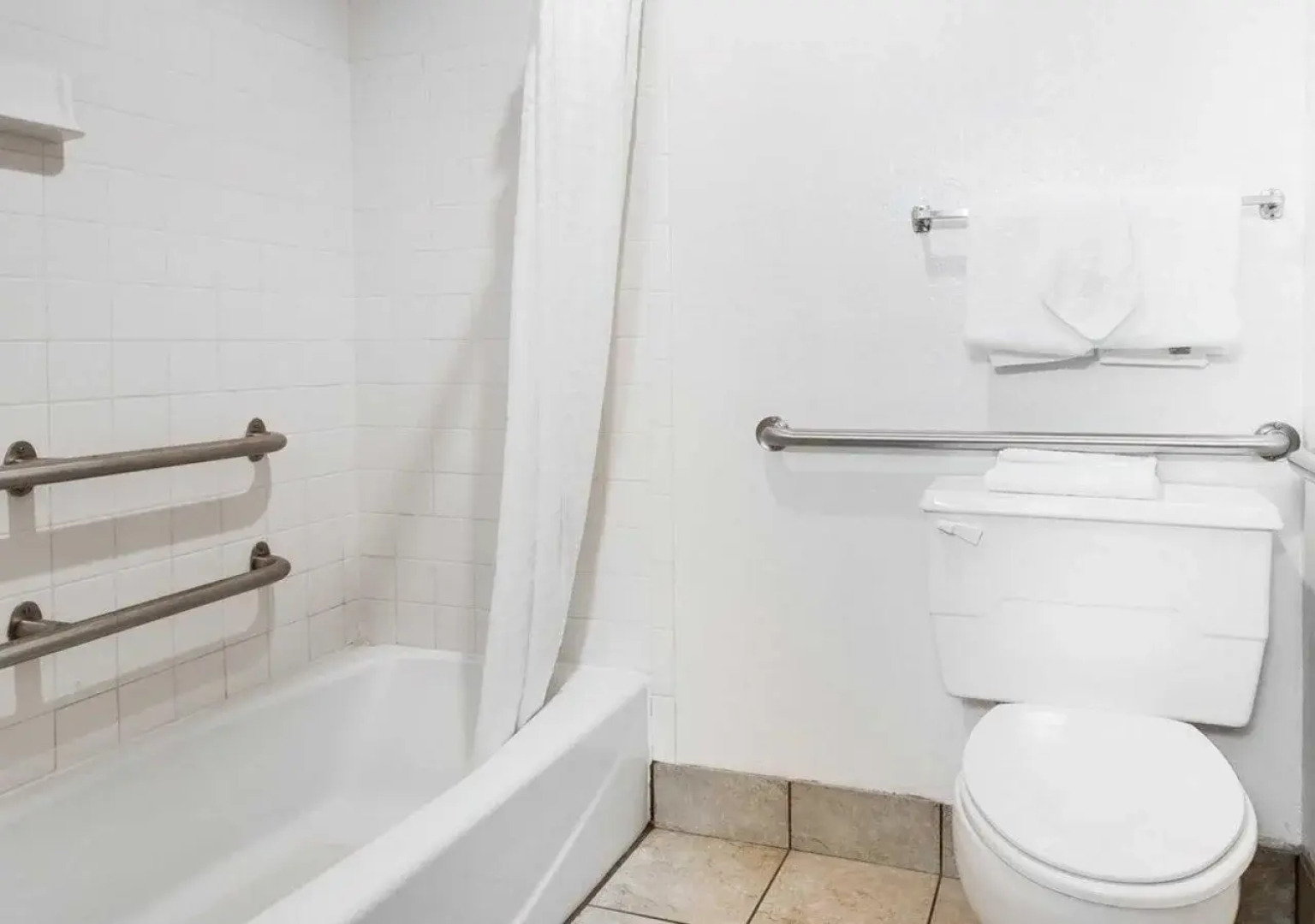 Rodeway Inn & Suites Madison East