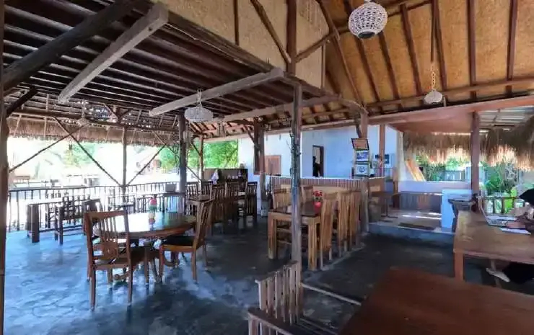 Maryan Moyo Bungalows Bar & Resto