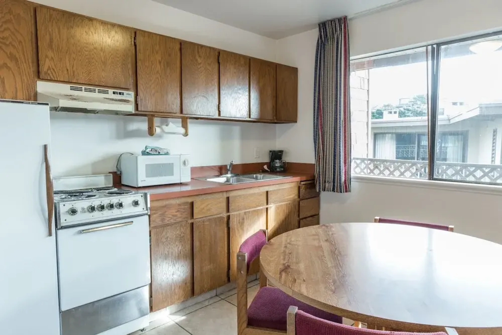 Cozy Cove Beachfront Resort Inn