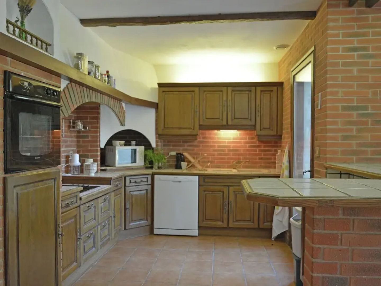 Spacious Holiday Home near River in Le Boulou