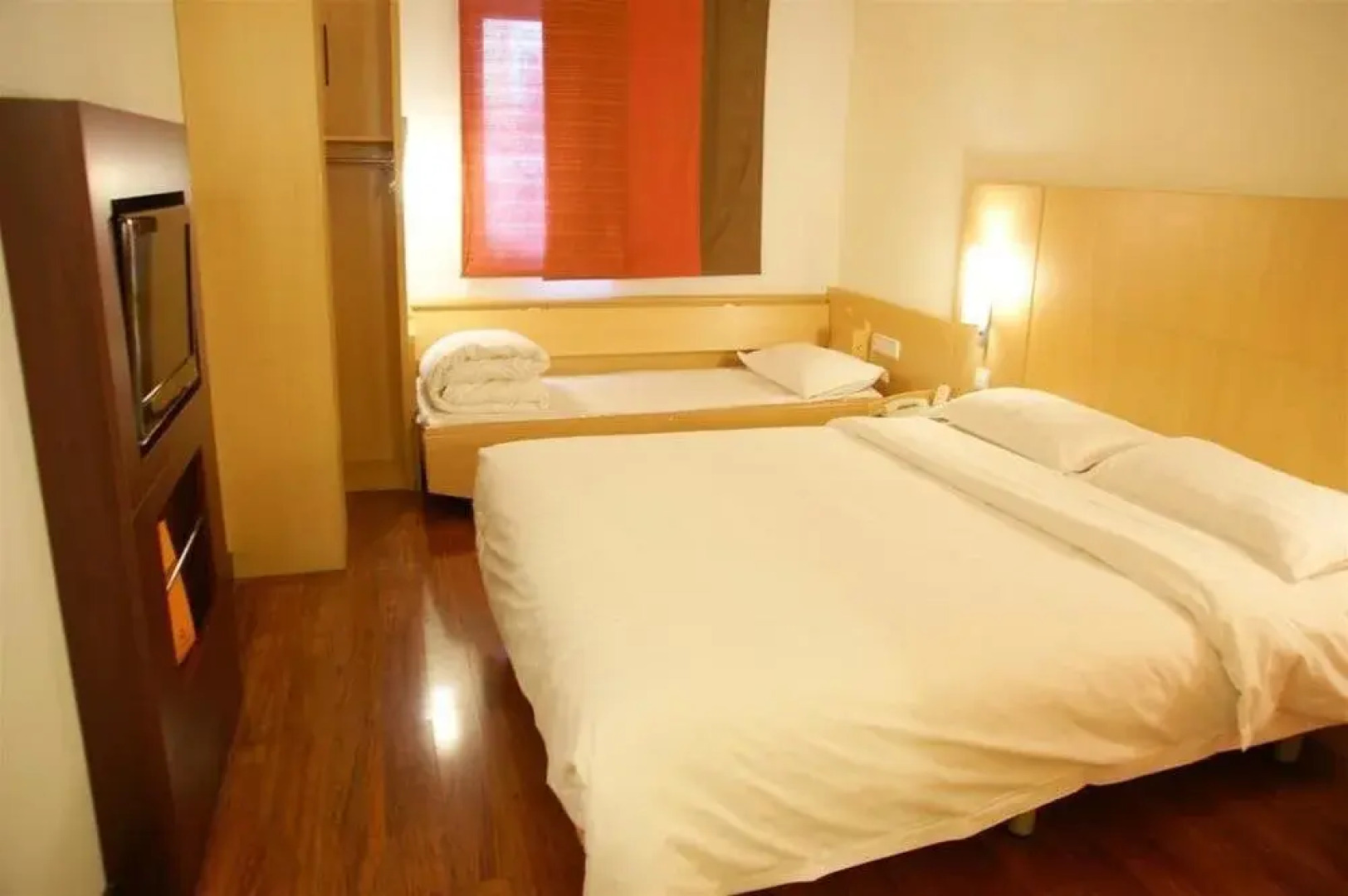 Ibis Hotel (Zhenjiang Da Shi Kou)