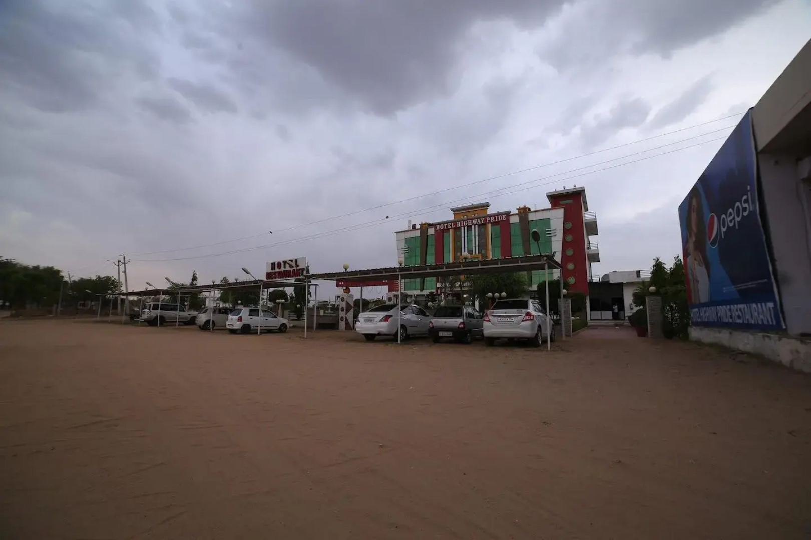 OYO 40536 Hotel Highway Pride