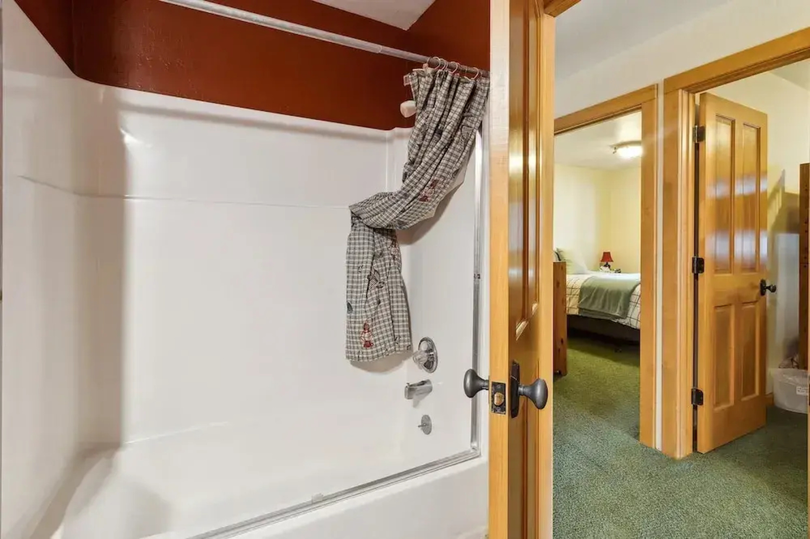 Dos Pinos - Spacious Lakefront Cabin w/ Game Room by Yosemite Region Resorts