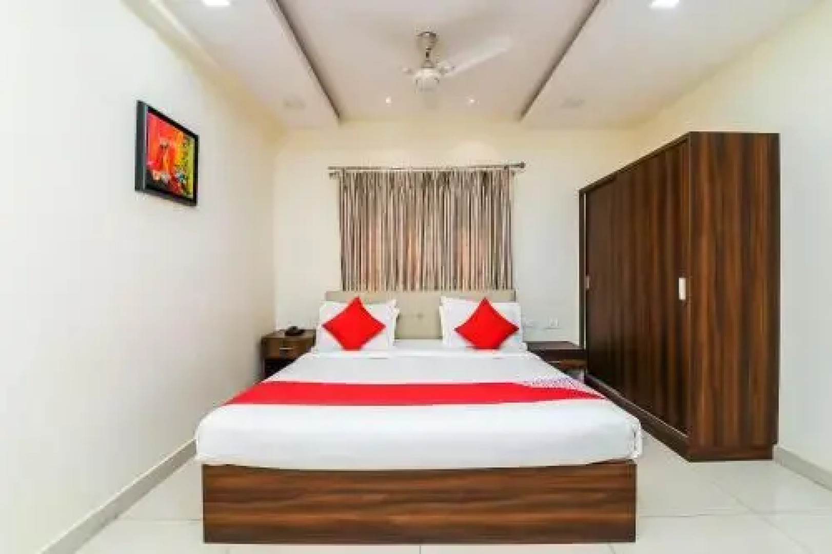 OYO 26768 Crosandra Cliff