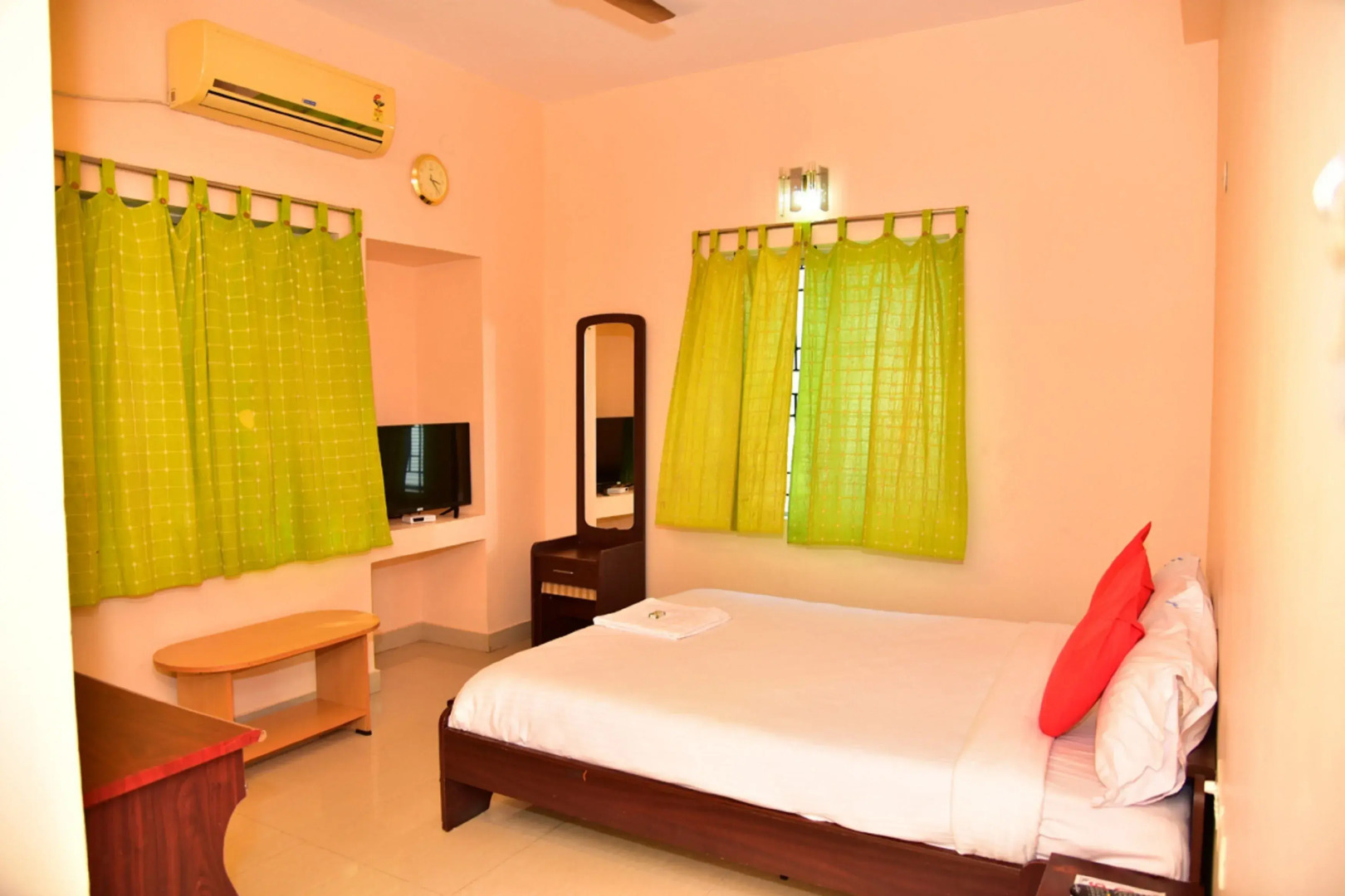Hotel Theertha Park
