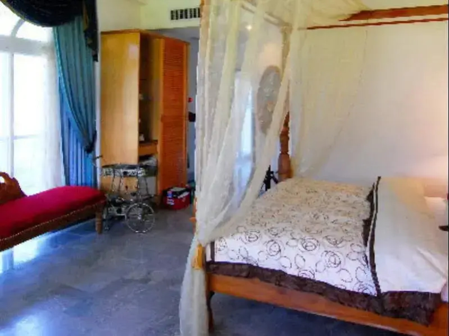 Swan Lake Villa Resort