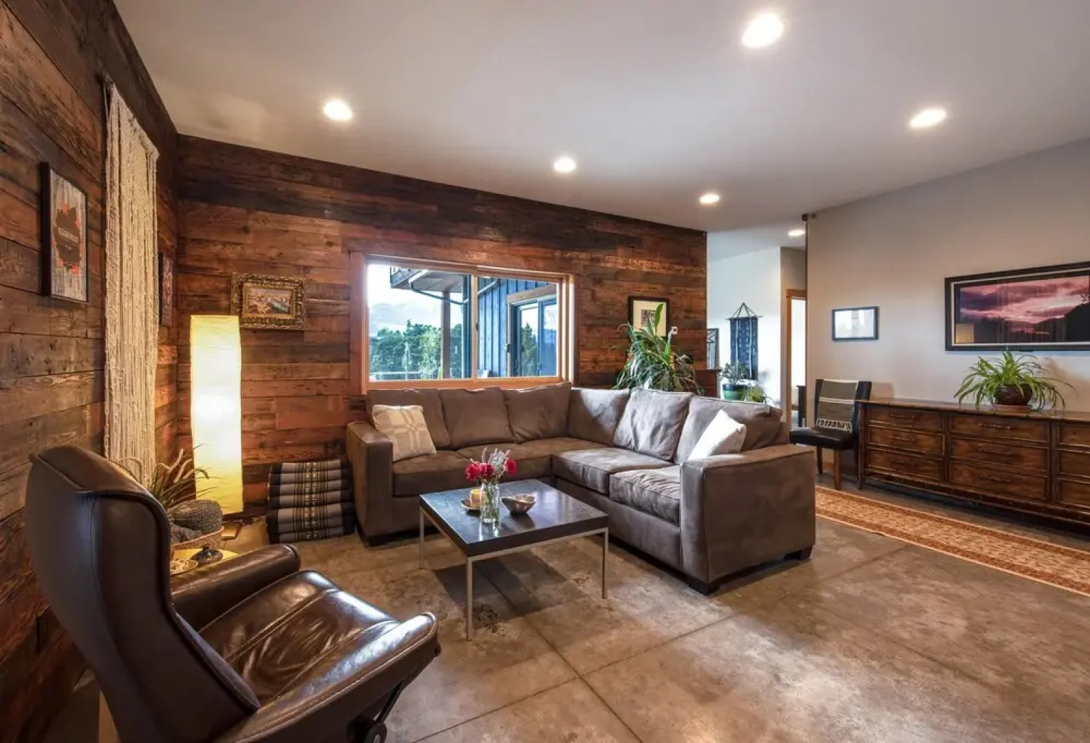 Zen View 2 Bedroom Home by Redawning