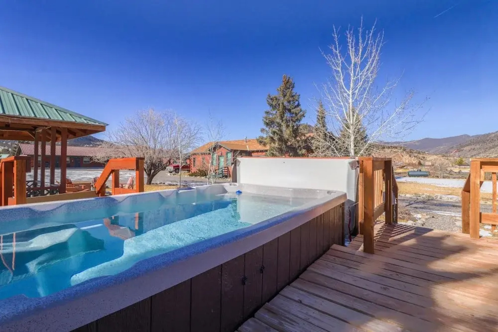 Foothills Lodge and Cabins