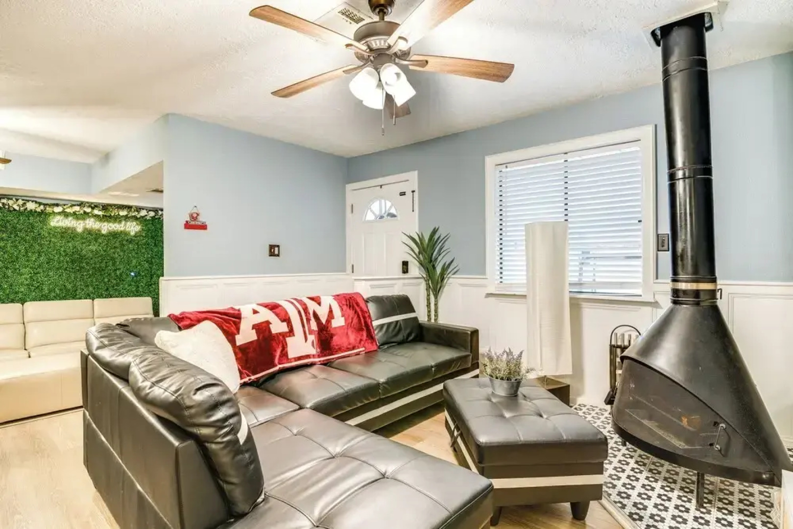 Aggie Game Day Retreat ~ 1 Mi to Texas A & M!