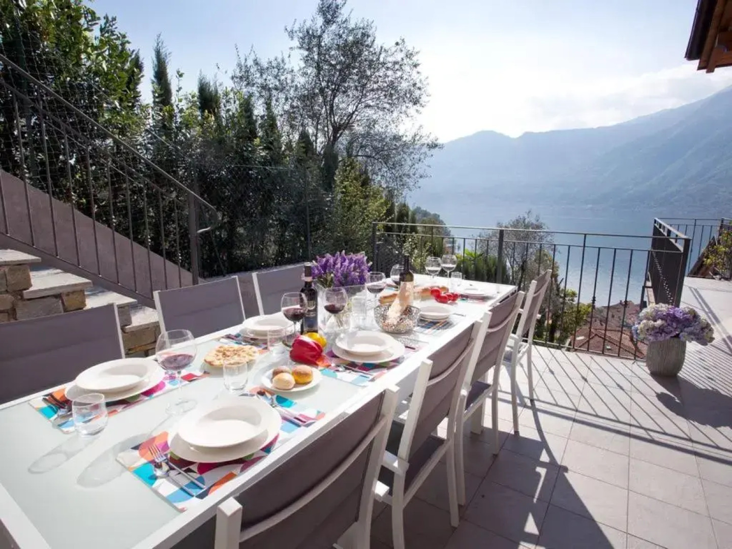 State of the Art Home Suite with 180° Panoramic Lake View, Pool, Sauna & Jacuzzi