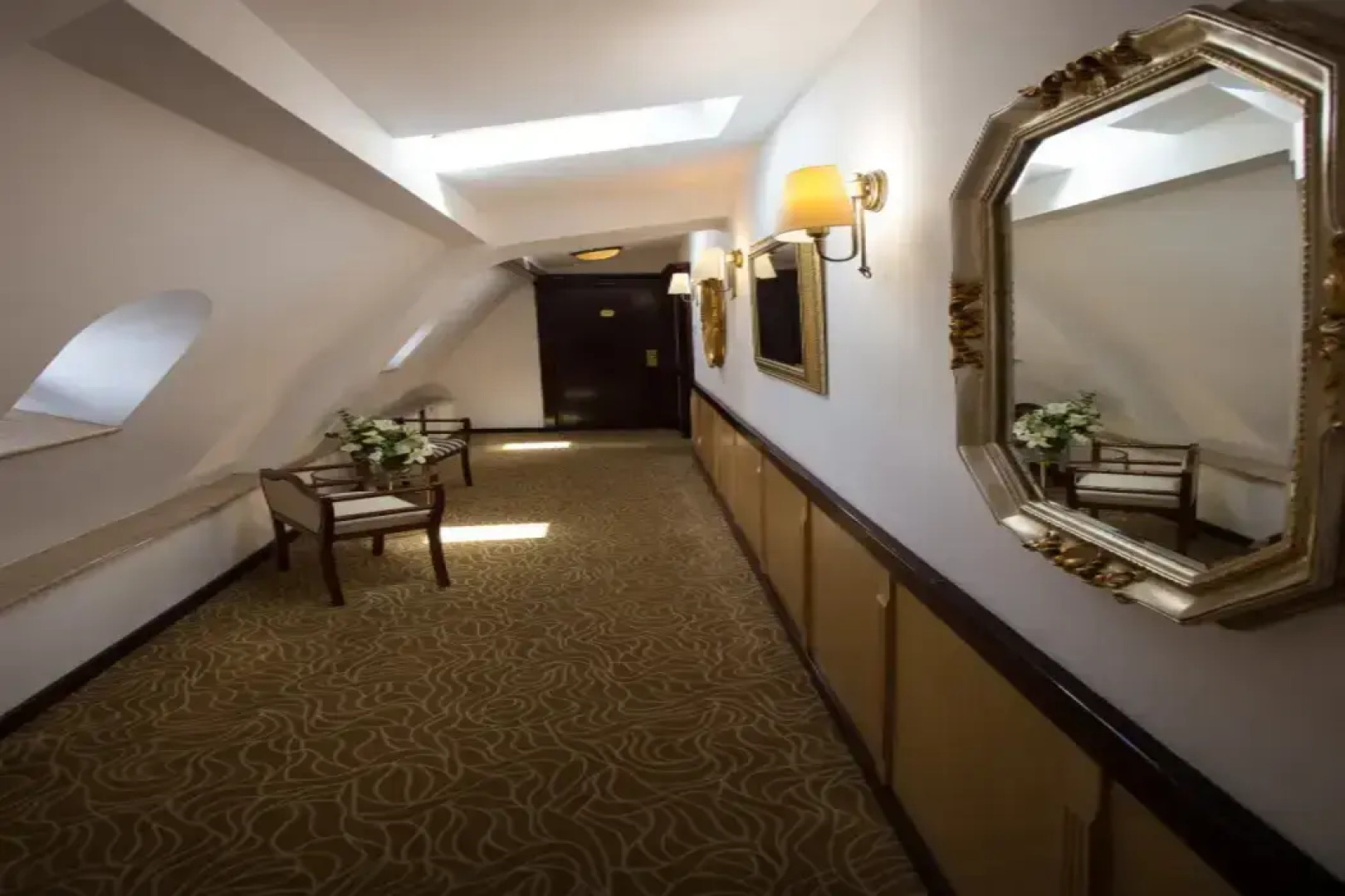 Zeus Essence Bucharest Venezia