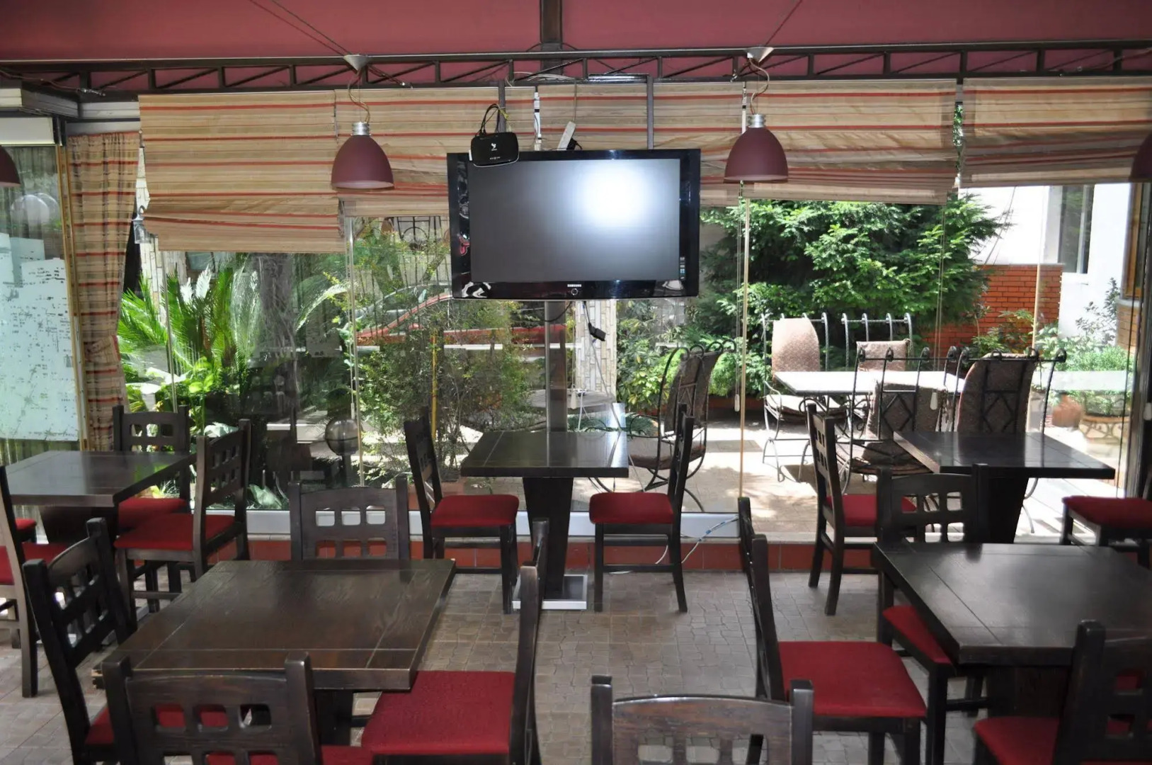 Broadway Hotel