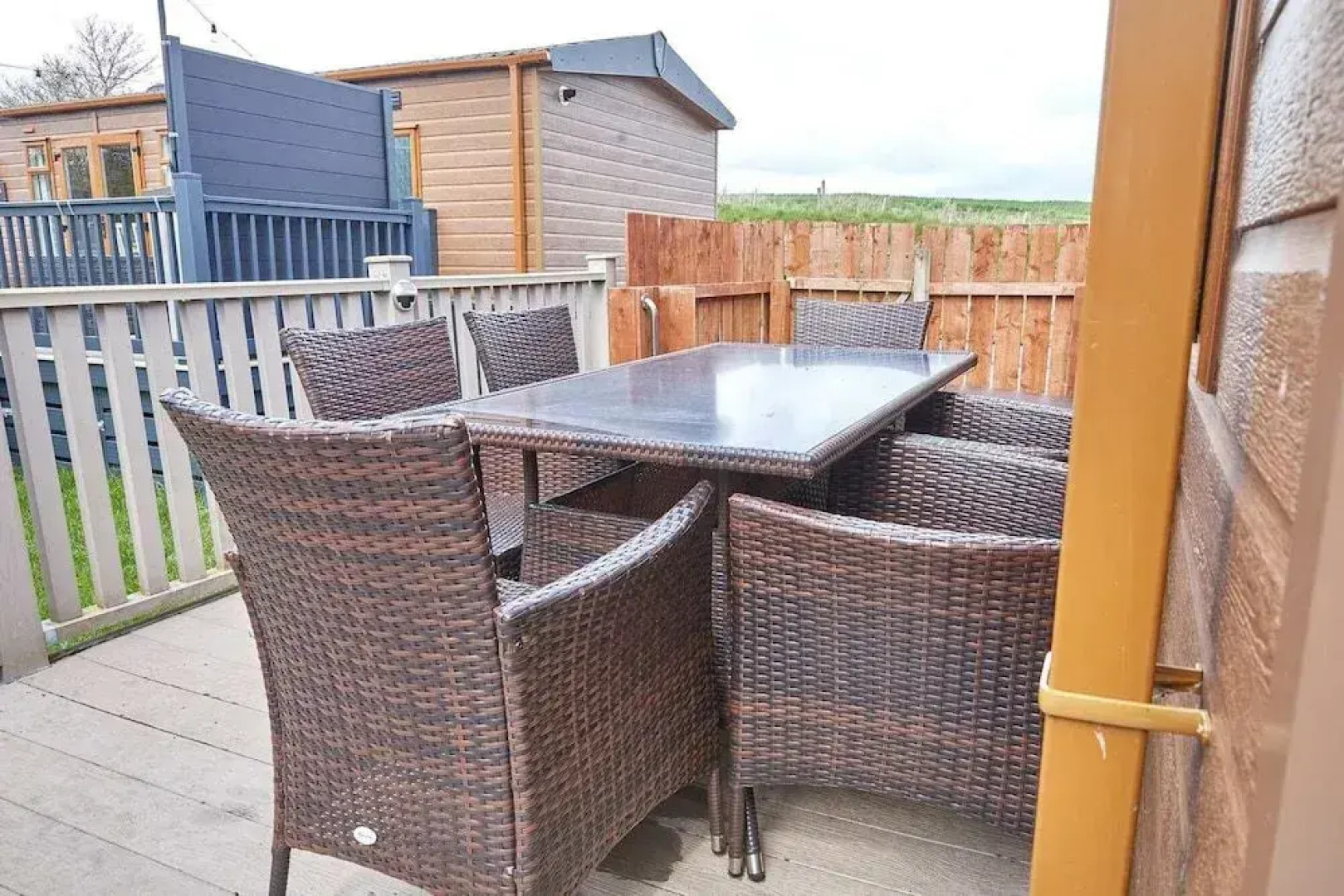 Host Stay Yolo Lodge