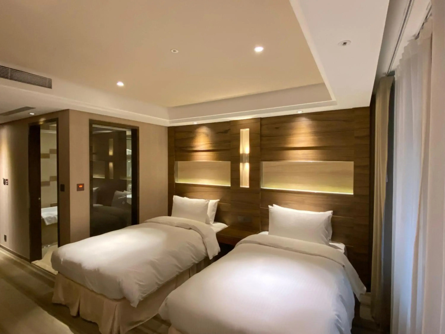 Green World Taipei Station