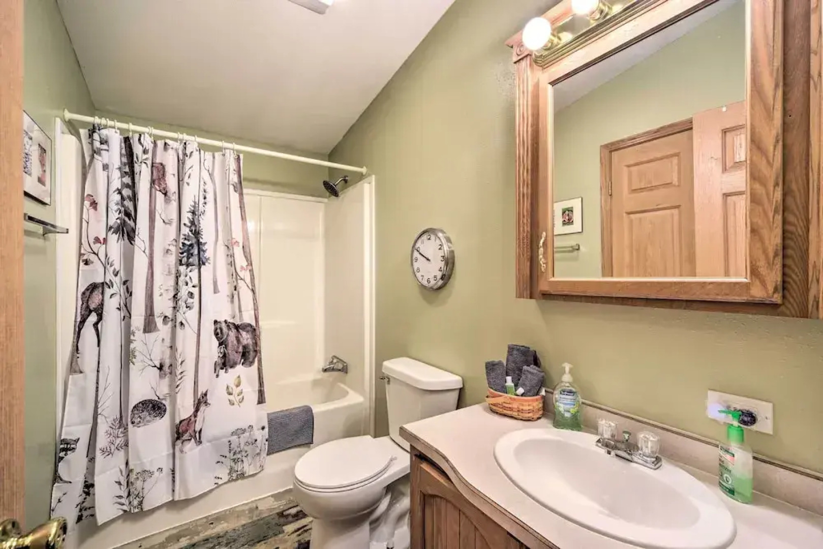 Tranquil Cabin Getaway Near Red Cedar Lake!