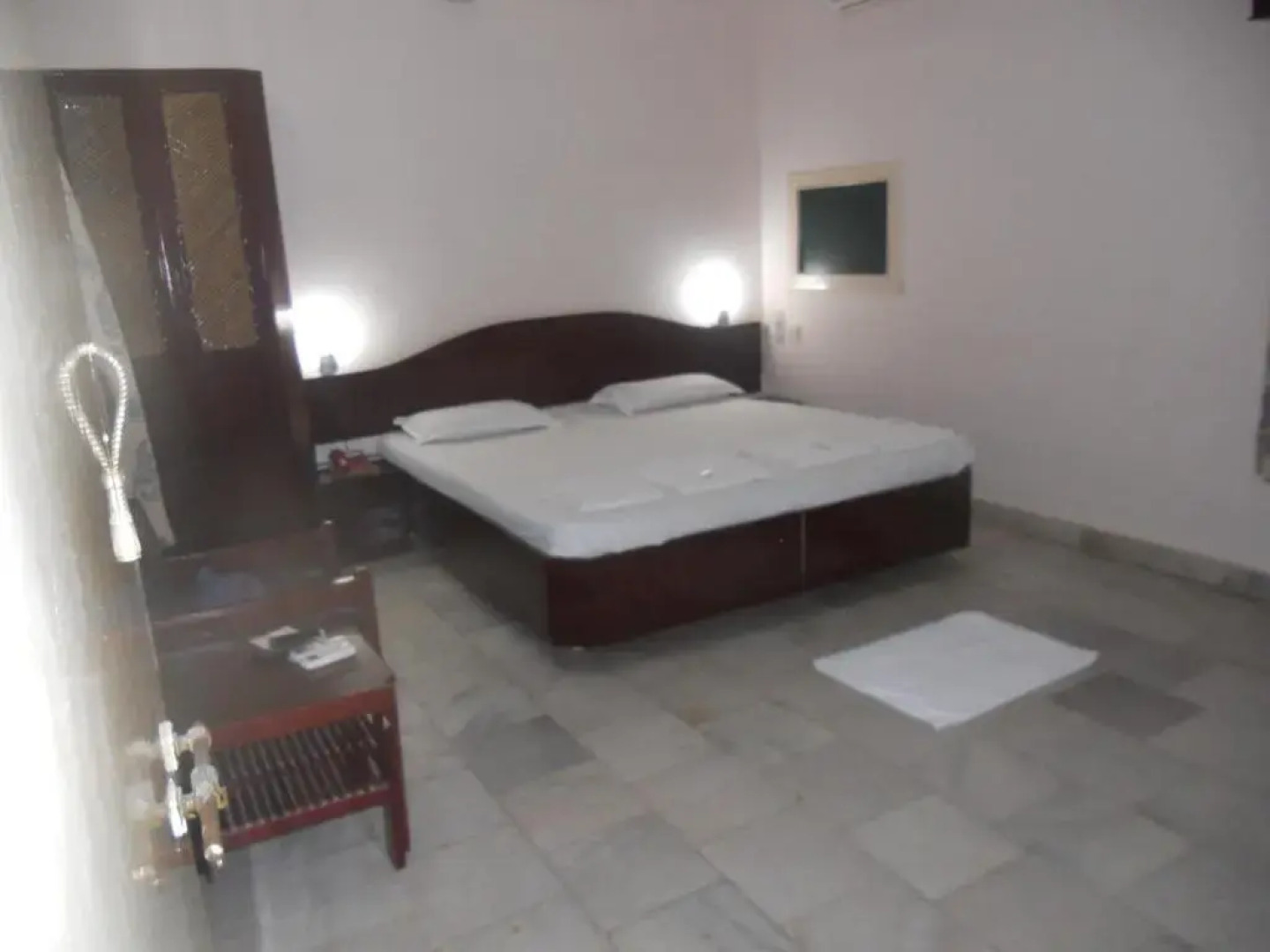 Hotel Sadhabishegam