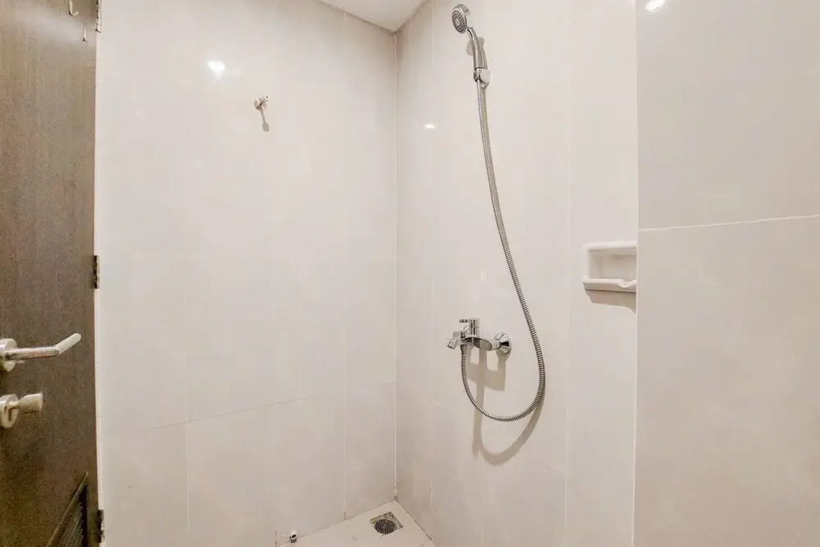 Minimalist And Homey Studio Serpong Garden Apartment