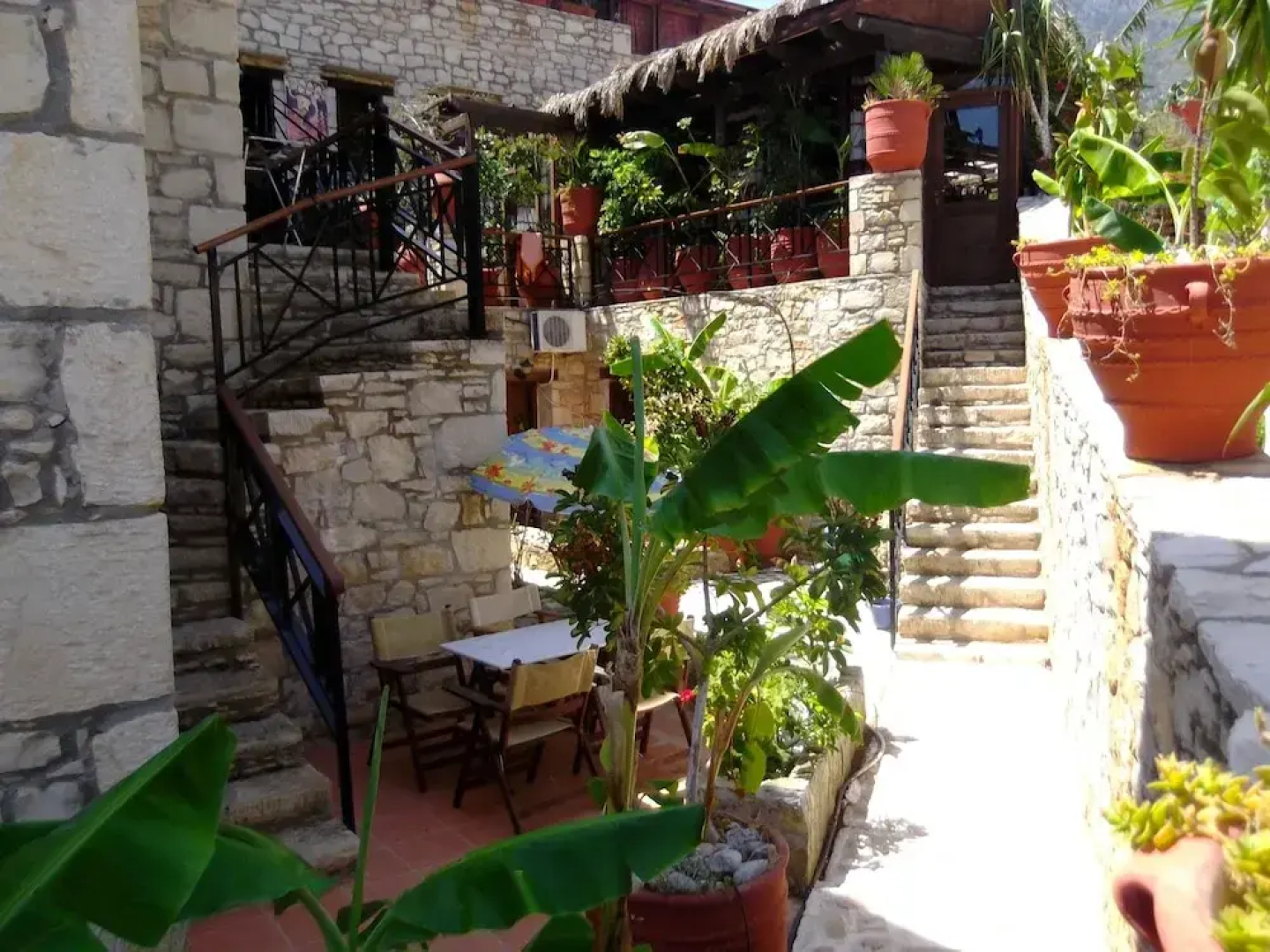 Stone Village Petrino Horio