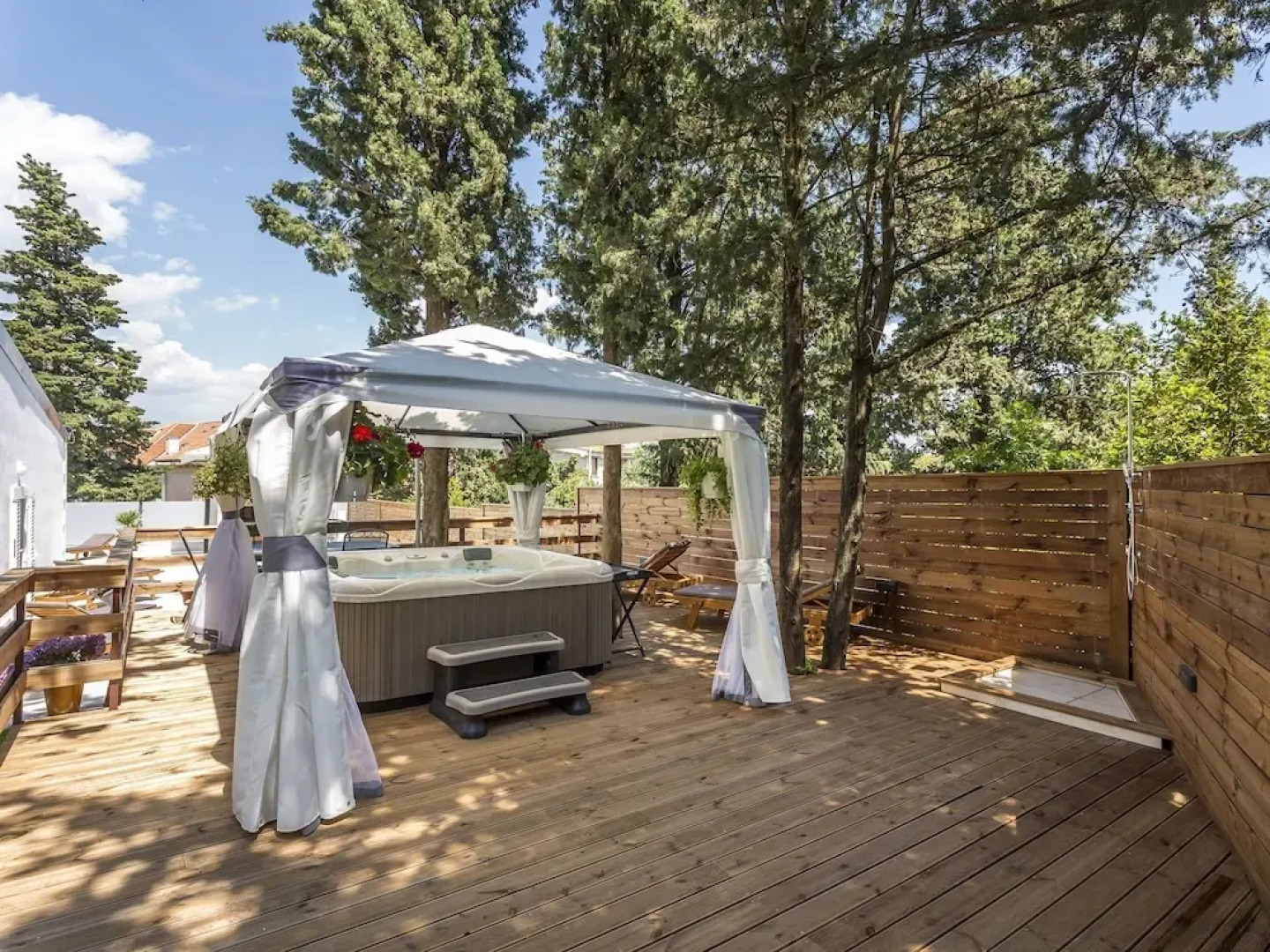 Fabuluous Villa with Private Pool, Garden, Hot Tub