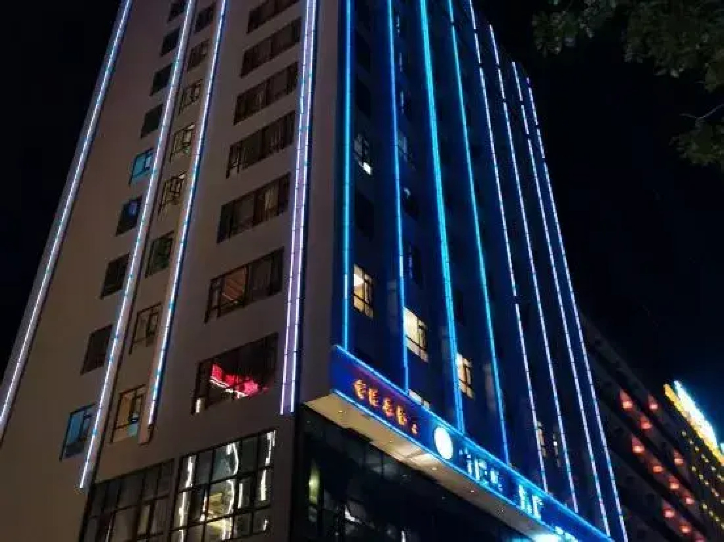 Yiyuan Lanbao Hotel Lingshui