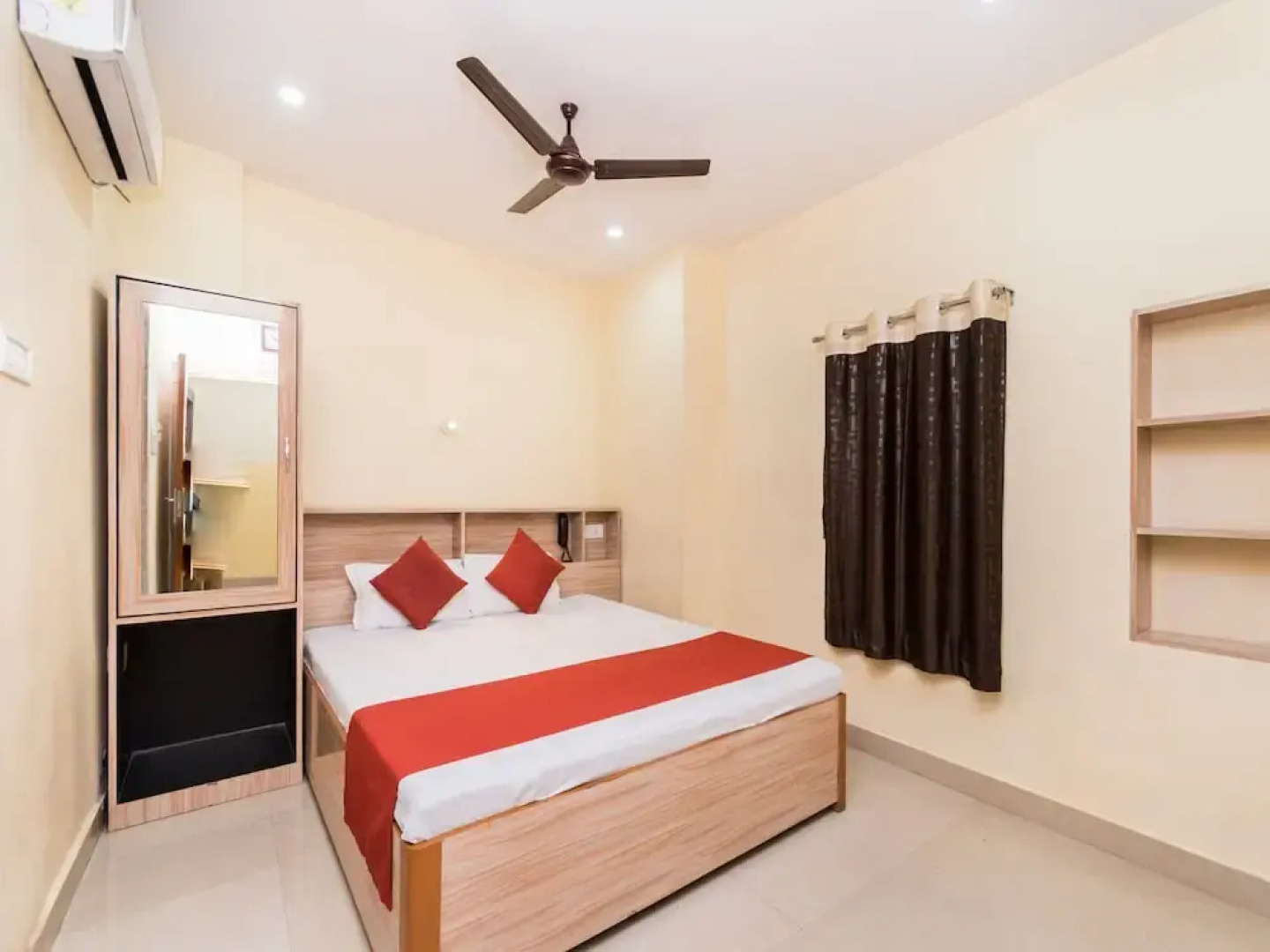 OYO 8863 Hotel Sigma