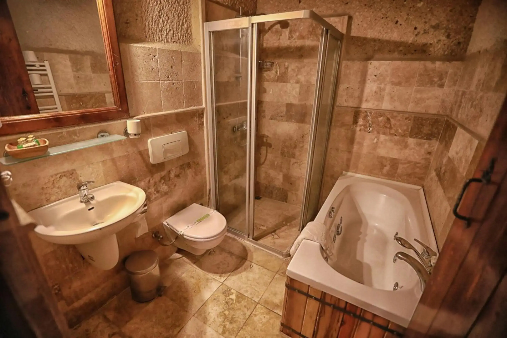 Traveller's Cave Hotel