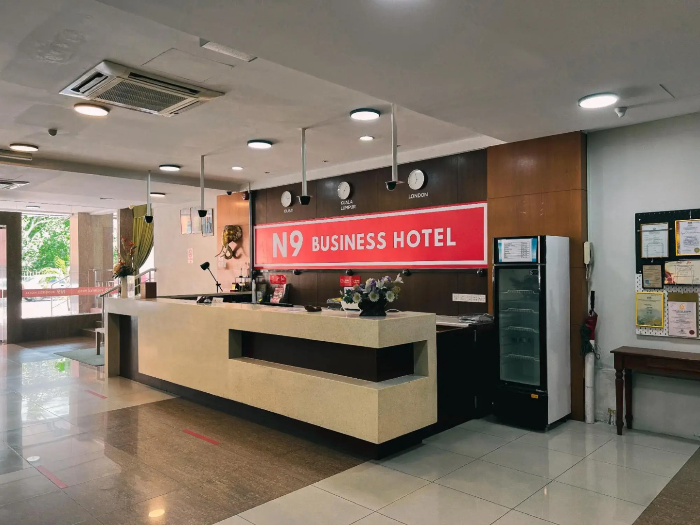 OYO 43955 N9 Business Hotel