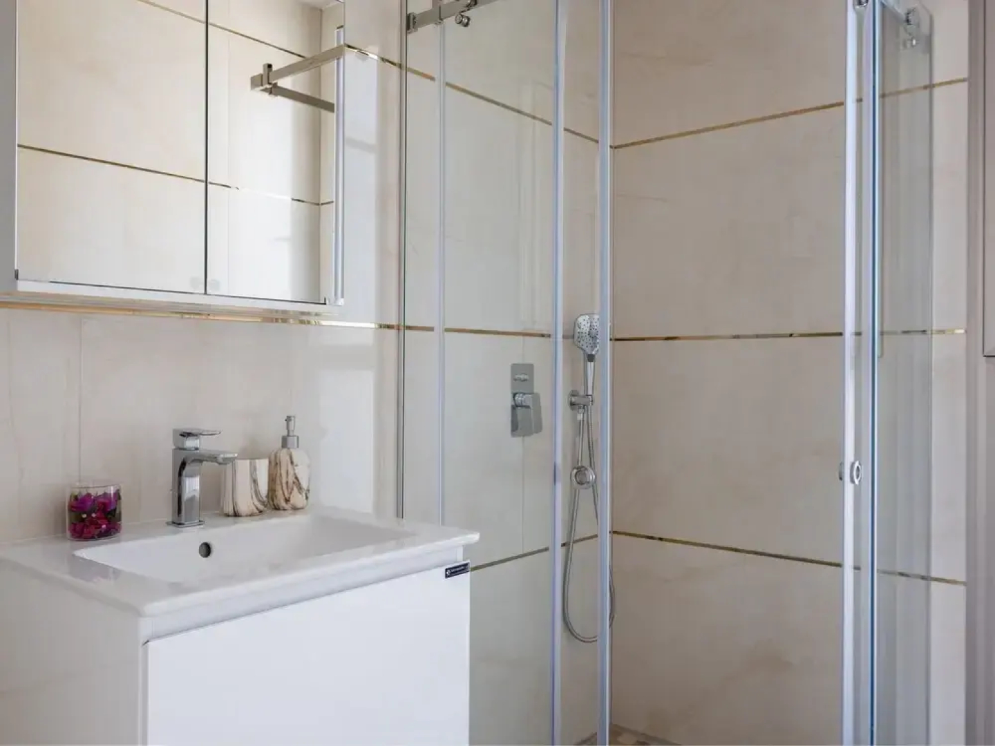 "sanders Dione Residences - Pleasant 2-bedroom Apartment With Sea View"