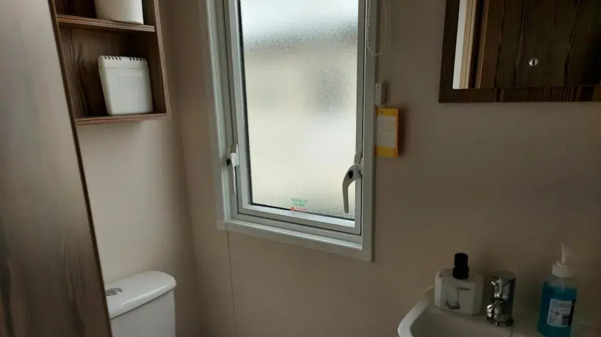 149 Unity Beach 6 Berth Encl Garden no Pets